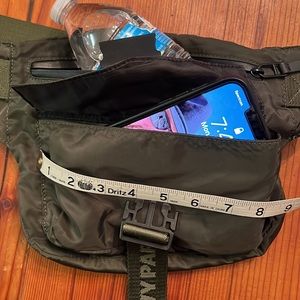 Ivy Park Fanny Pack in Green